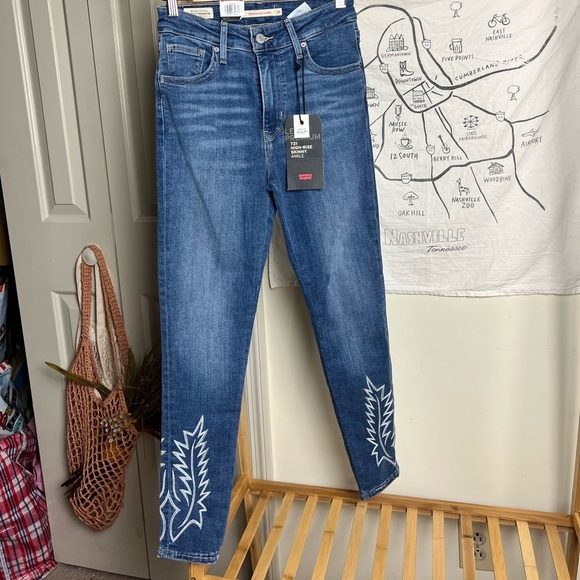 Levis 721 HIGH RISE EMBROIDERD ANKLE SKINNY WOMEN'S JEANS 26 - Picture 4 of 7